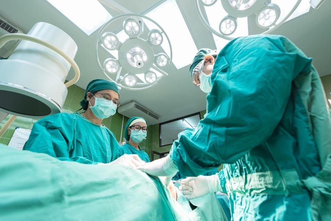 Zaradi objav na spletu tretjina dijakinj razmišlja o plastični operaciji