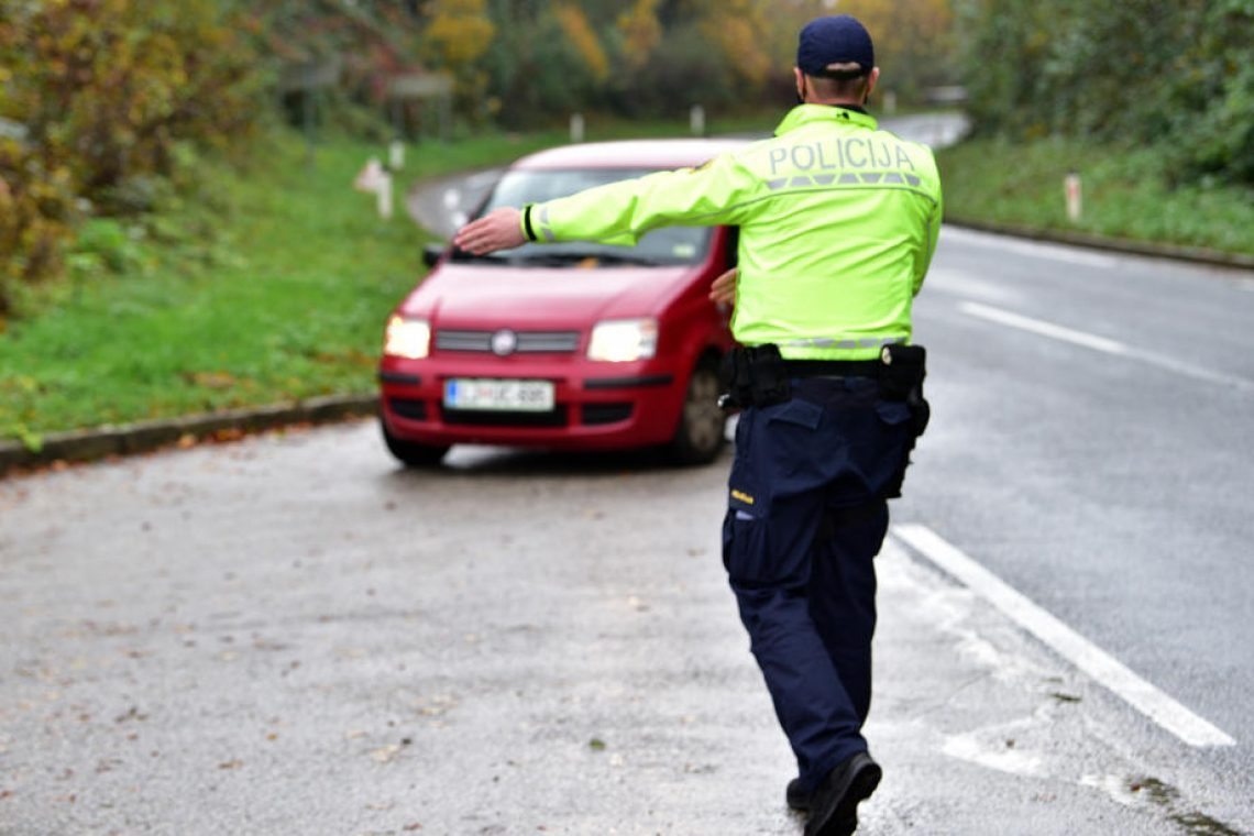 MNZ bo s policijskima sindikatoma sklenilo začasni dogovor o plačanih urah za sindikalno dejavnost