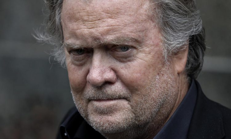 Trumpov svetovalec Bannon obtožen goljufije