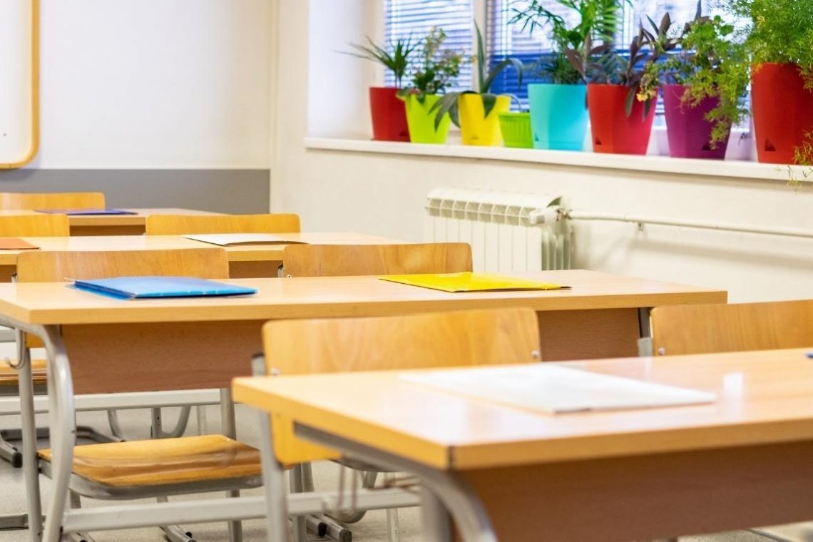 V Velikem Podlogu pri Krškem drevi odprtje novozgrajene šolske stavbe