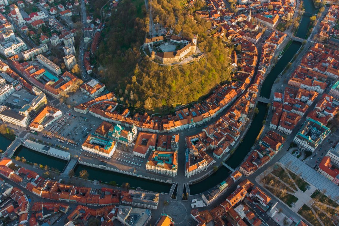 Ljubljanski svetniki podražili globo za neplačilo parkirnine in vožnjo z vzpenjačo
