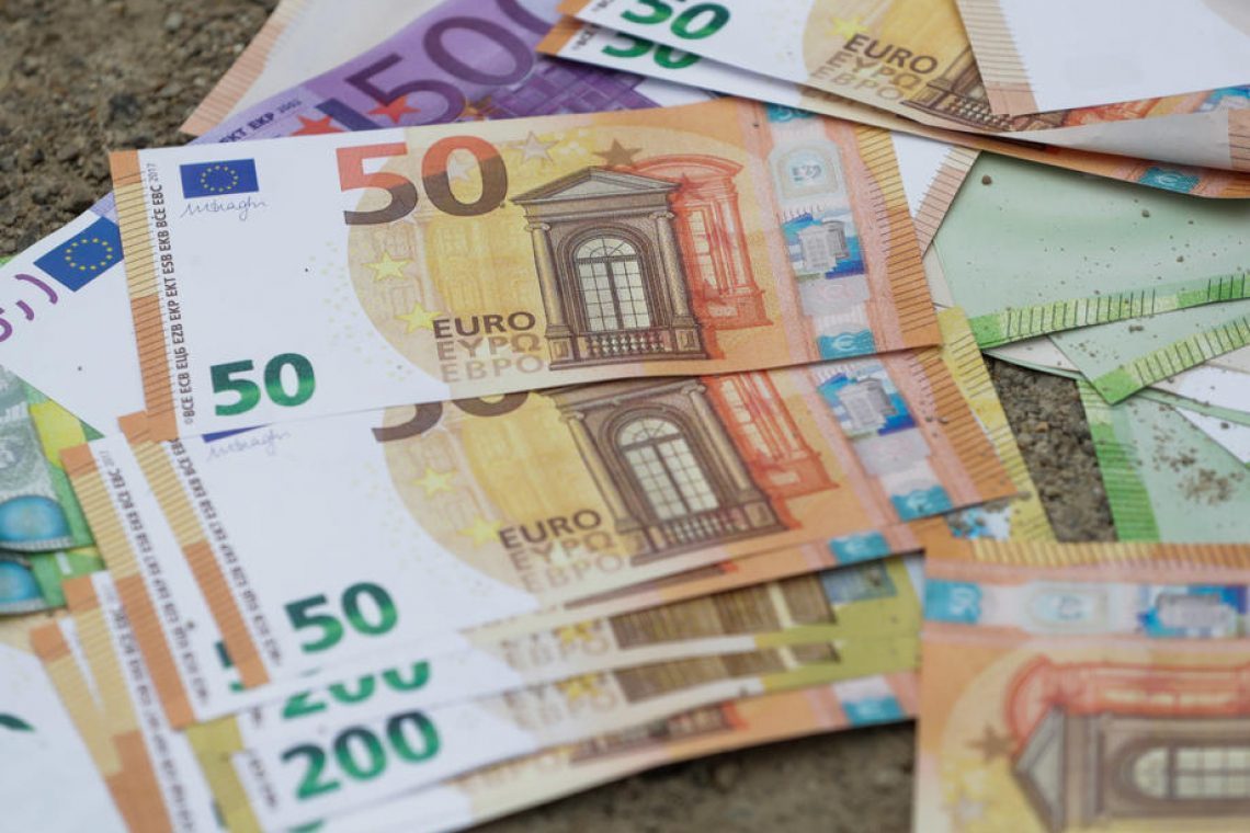 Inflacija v območju evra oktobra pri rekordnih 10,7 odstotka