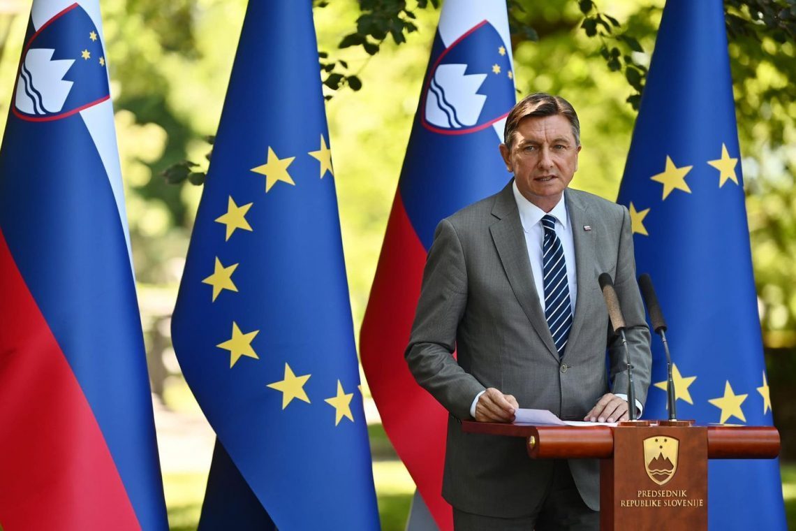 Državni vrh ob dnevu spomina na mrtve položil venec k spomeniku žrtvam vseh vojn