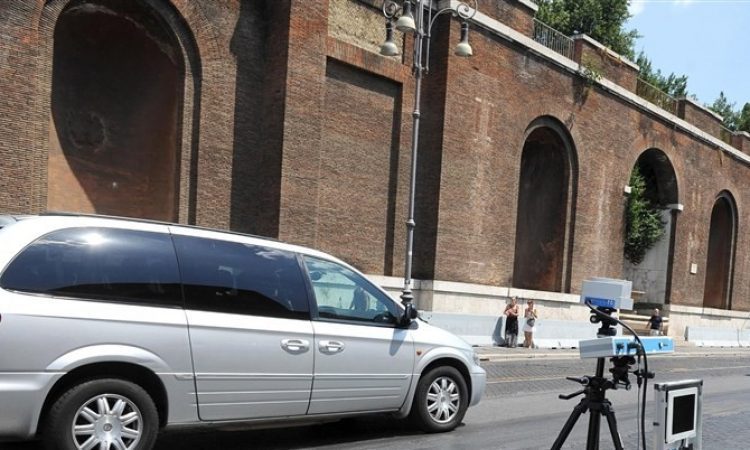 Opit na avtocesti vozil 200 kilometrov na uro