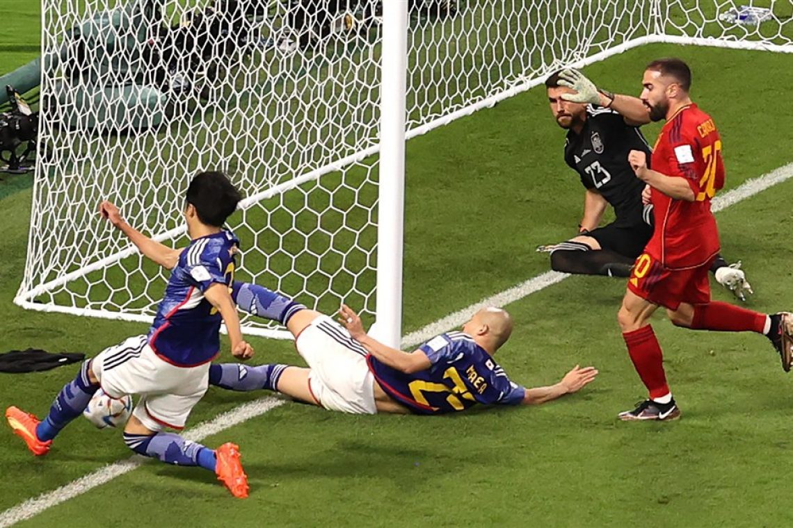 Fifa: Žoga pri japonskem golu za nekaj milimetrov na igrišču