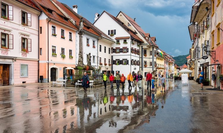 V Škofji Loki znova festival Loka v snegu in Izložbe domišljije