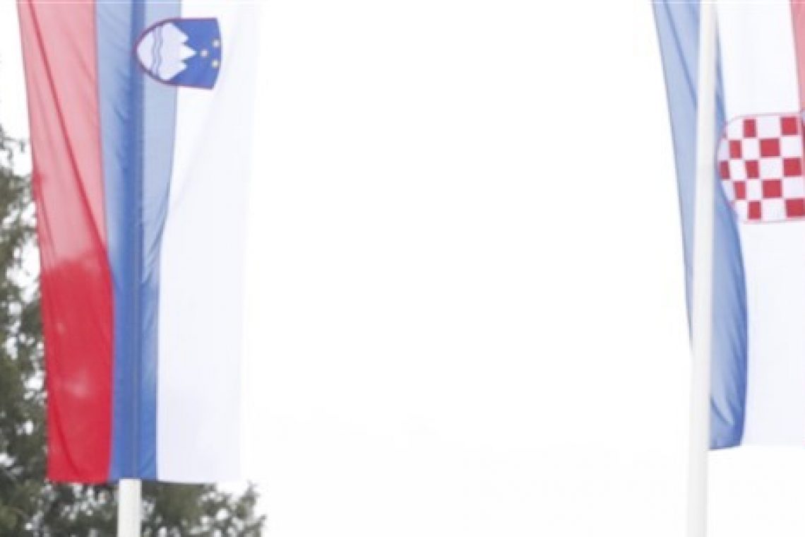 Slovenija in Hrvaška ob vstopu slednje v schengen vsaka s svojo izjavo o arbitraži