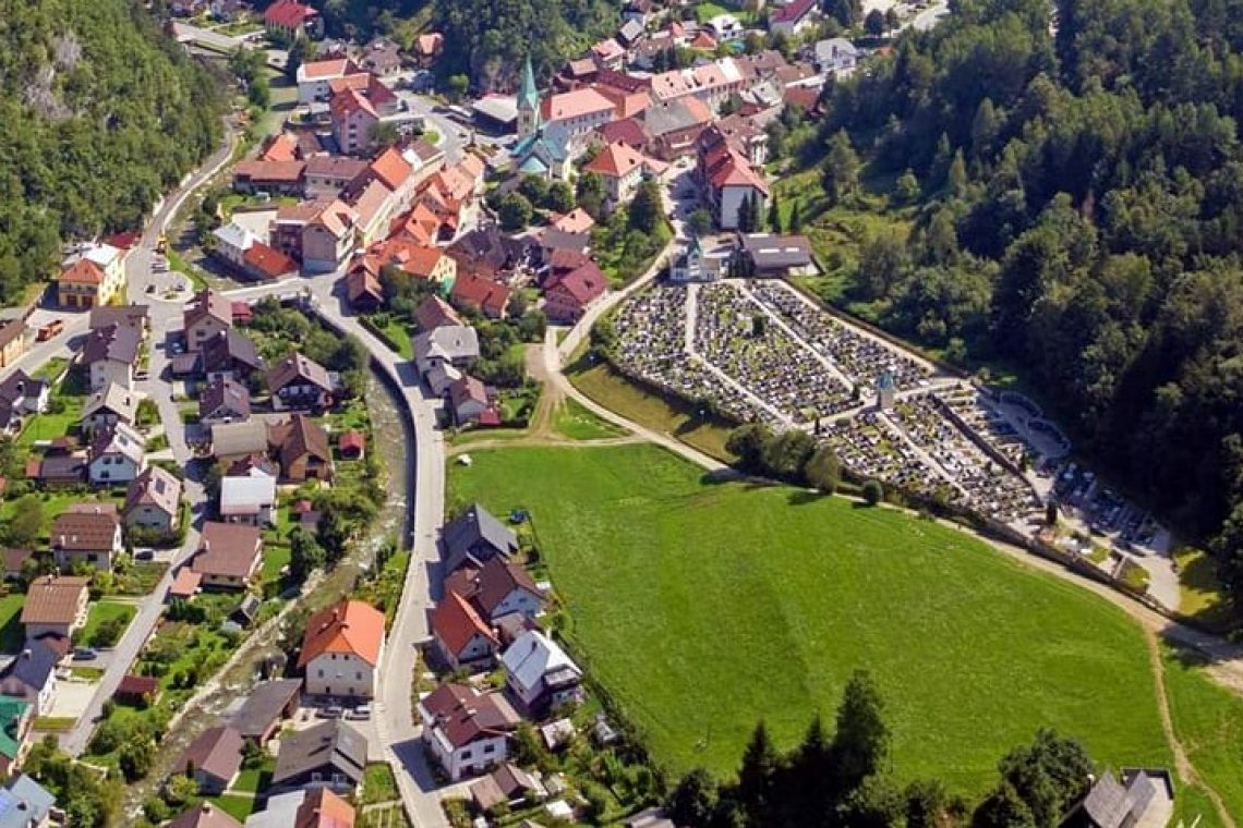 Računsko sodišče za izboljšanje poslovanja podalo priporočila občini Črna, ta izpostavlja kadrovske težave