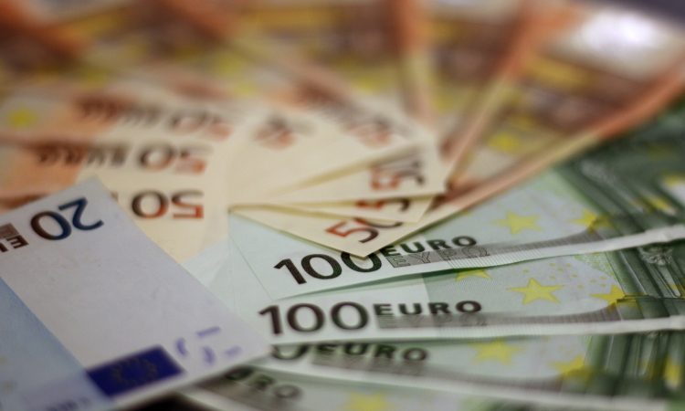 Nogometni klubi so leta 2022 za posrednike pri prestopih plačali več kot 600 milijonov evrov