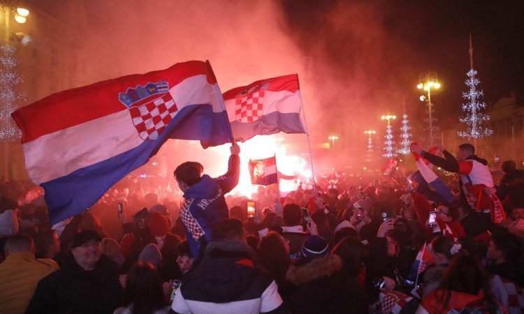 Zagreb z bleščečim sprejemom dočakal prihod tretje ekipe sveta