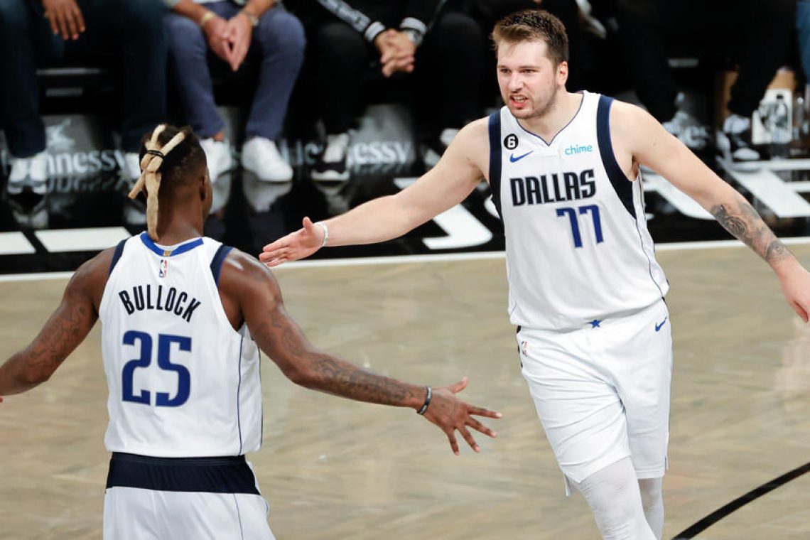 Luka Dončić tudi letos obdaril bolne otroke