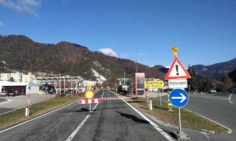 Cesta proti Ljubelju zaprta za ves promet