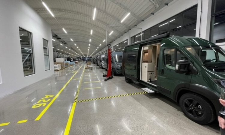 Na območju propadajoče tovarne Javor Pivka zaživela proizvodnja avtodomov