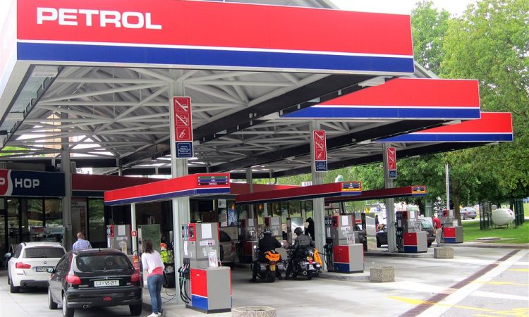 Delničarji Petrola ponovno o posledicah regulacije cen