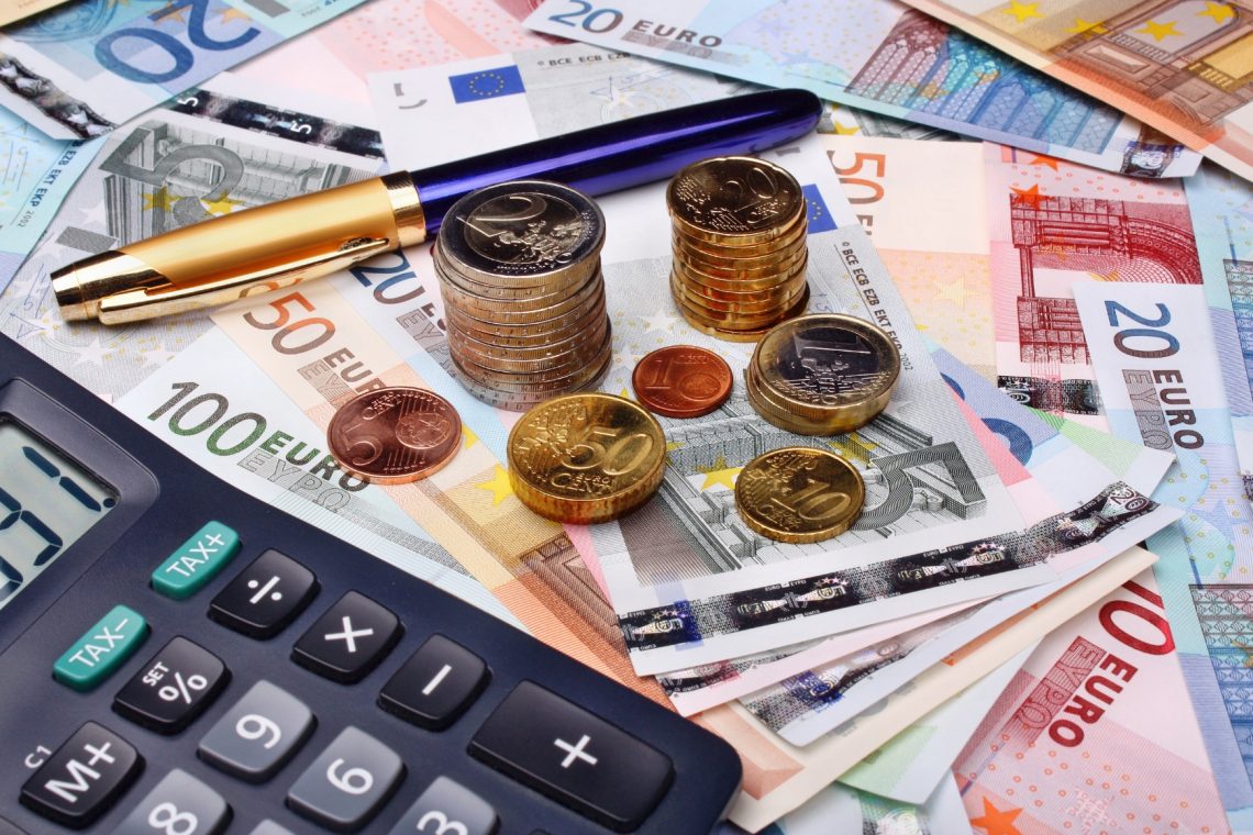Koalicijski vrh na Brdu pri Kranju danes o reformi sistema plač