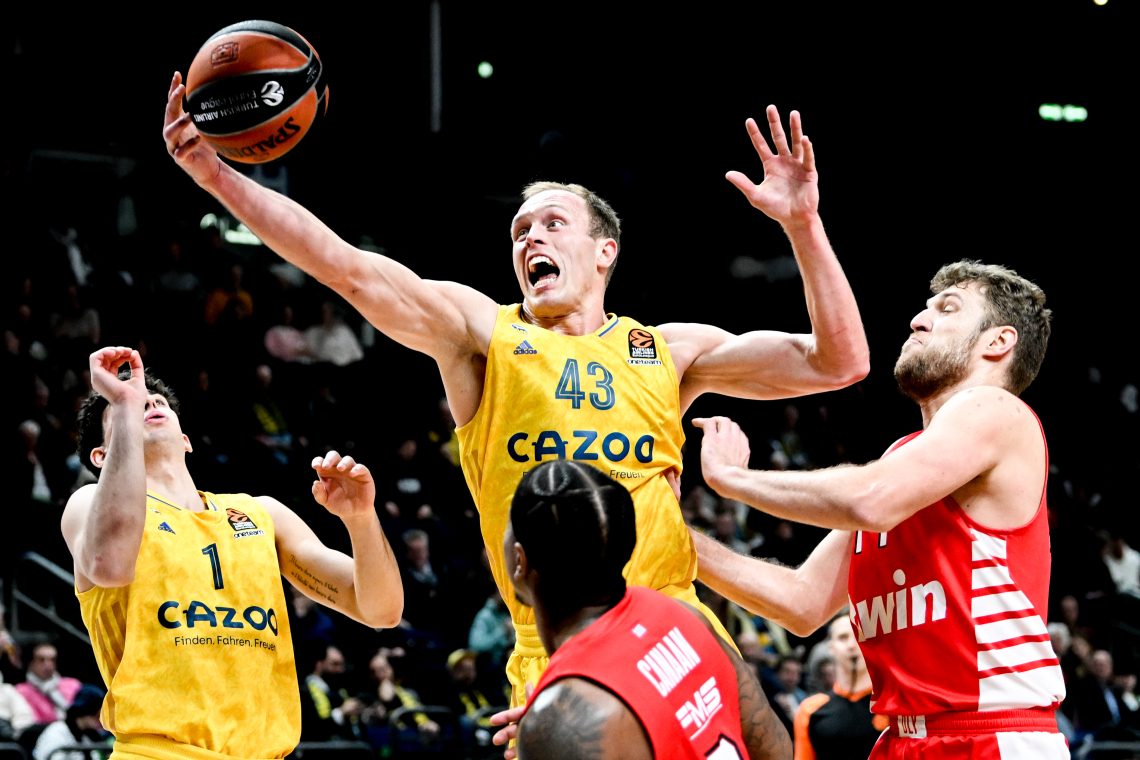 Olympiacos bo vodil tudi po 24. krogu