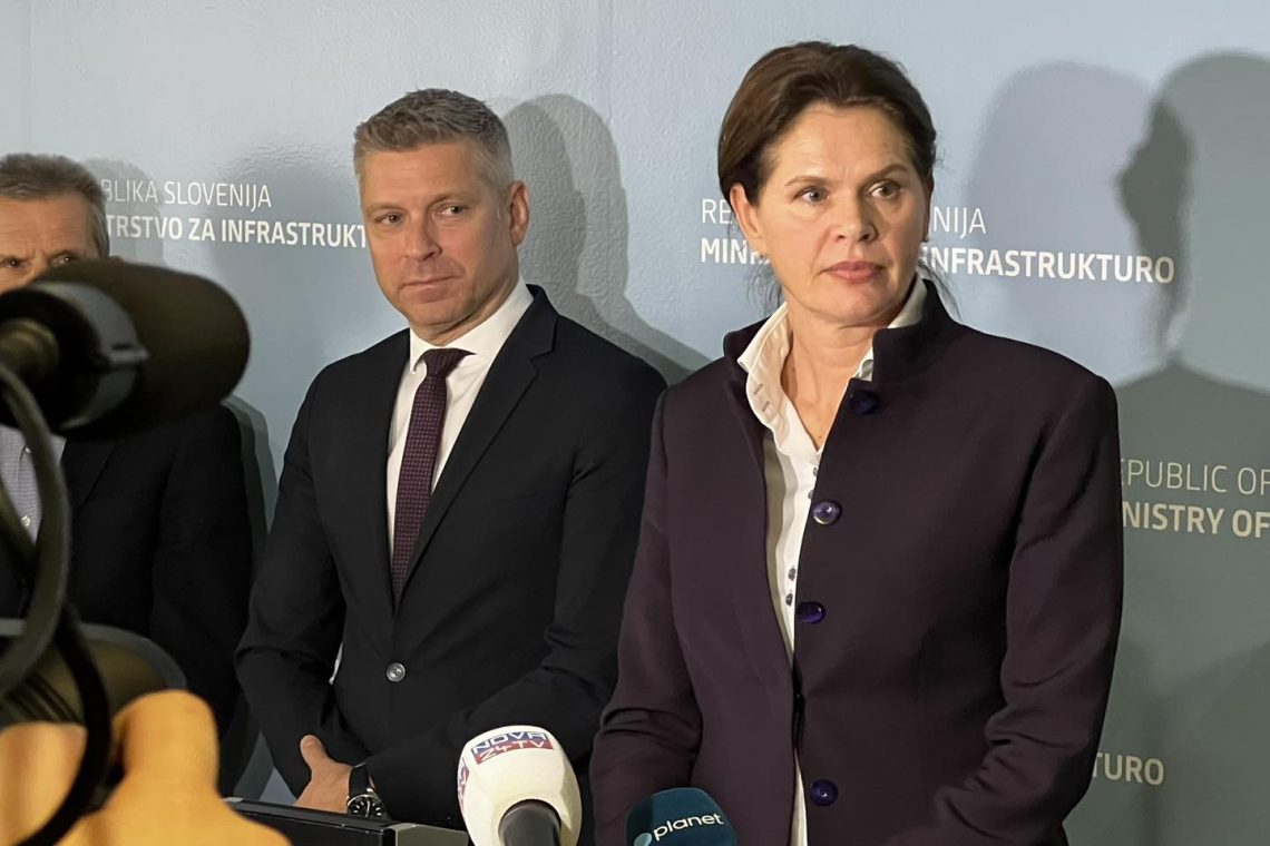 SDS zaradi zamud pri gradnji tretje razvojne osi zahteva nujno sejo odbora DZ 