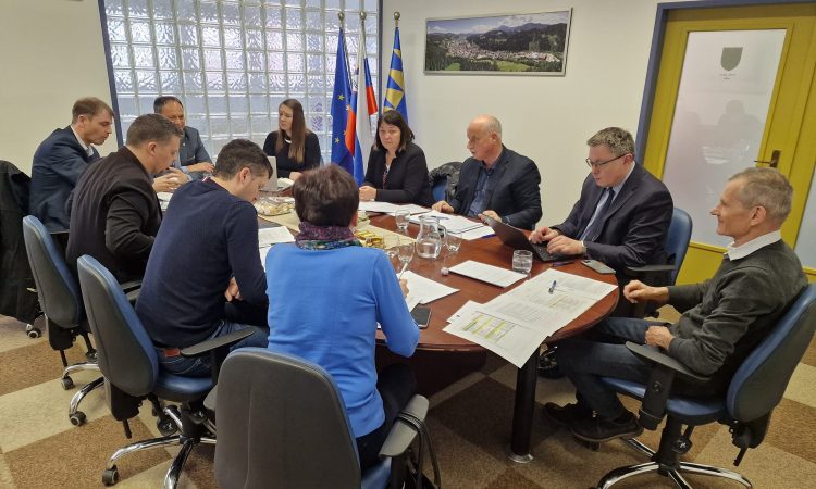 Ob predvidenih zamikih koroški župani pozivajo k spremembam zakonodaje