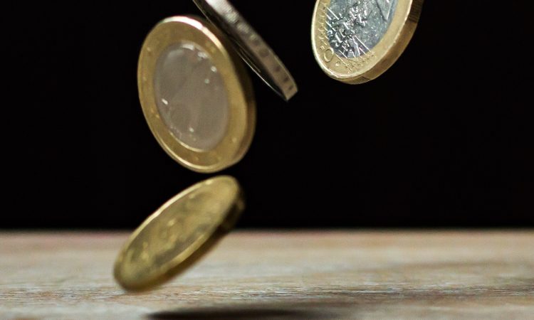 Predvideno podaljšanje regulacije cen elektrike in plina