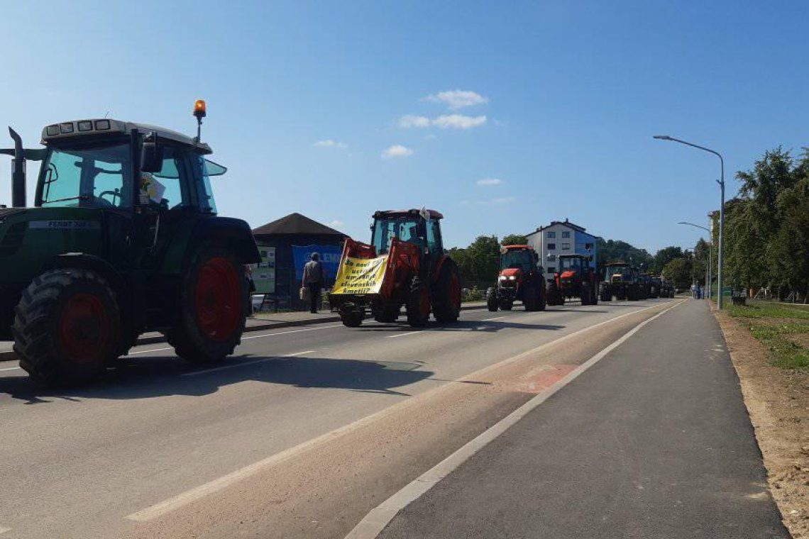 Kmetje v pripravah na petkov opozorilni protest po več krajih po Sloveniji
