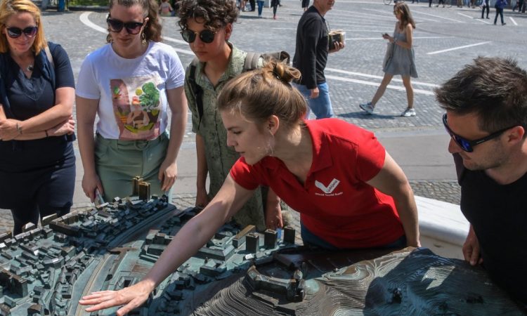 Februarja med tujimi turisti prevladovali gostje s Hrvaške