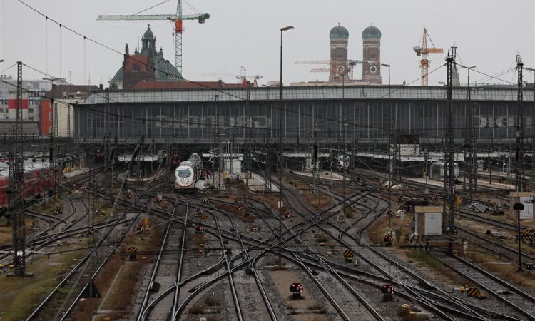 V Nemčiji stavka v prevozniškem sektorju, odpovedani tudi leti z brniškega letališča