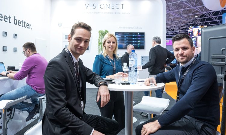 Inženirji slovenskega podjetja Visionect poskusno na štiridnevnem delovniku