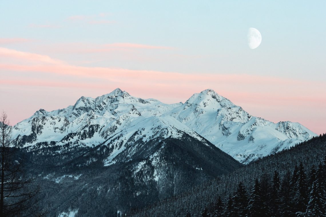 Na Mali Mojstrovki snežni plaz odnesel sedem ljudi