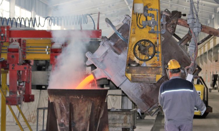 V Talumu danes začenjajo vročati odpovedi po zaprtju proizvodnje aluminija