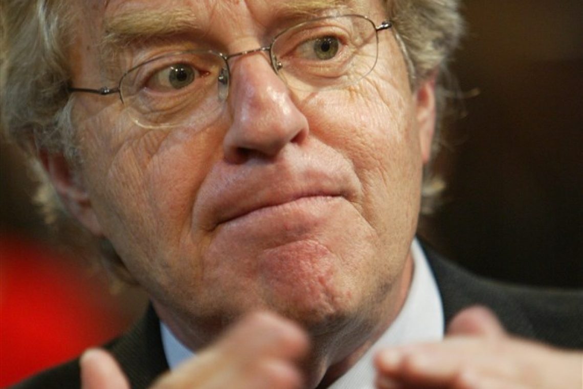 Umrl je znani ameriški voditelj pogovornih oddaj Jerry Springer 