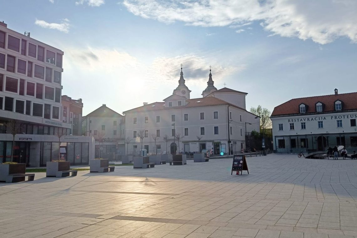 Na Postojnskem se spominjajo pilota in inovatorja Jurija Kraigherja 