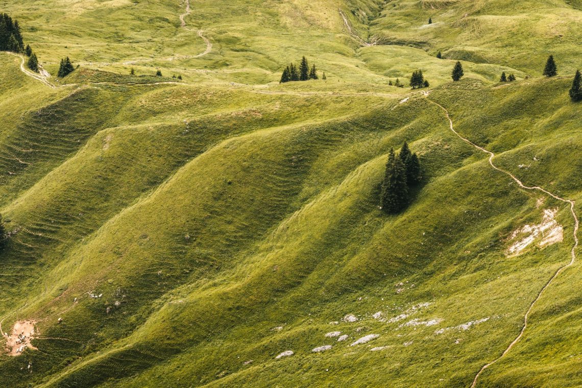 Gorski reševalci: Turistični delavci naj goste opozorijo na nevarnosti v gorah