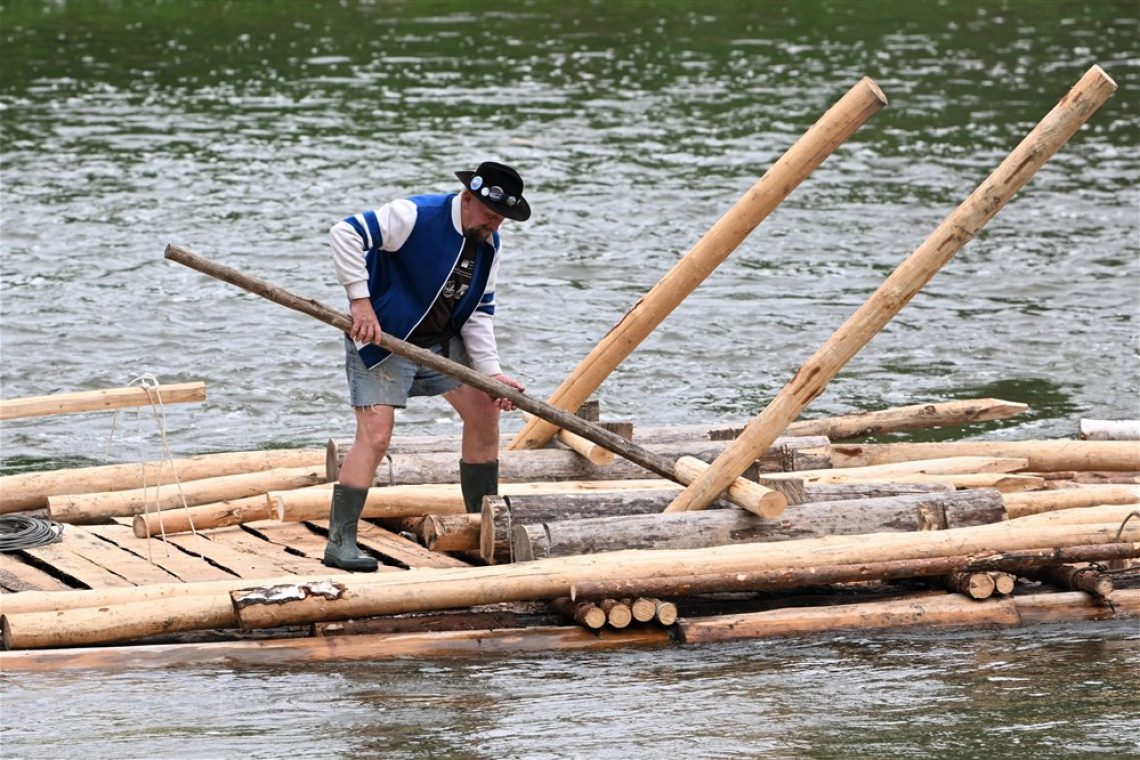 Koroški splavarji z novima splavoma ter načrti za muzej in kamp 