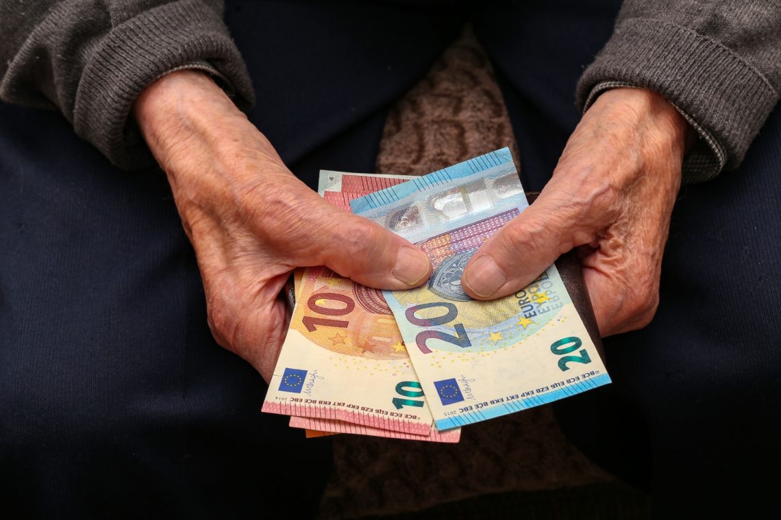 Ob pokojninah upokojencem tudi letni dodatek