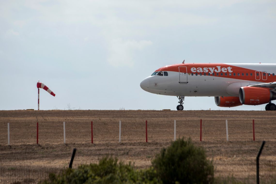 Easyjet v času poletne turistične sezone odpovedal okoli 1700 letov