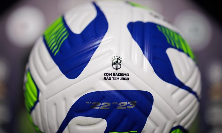 Japonski nogometaš Miura podaljšal pogodbo pri 56 letih