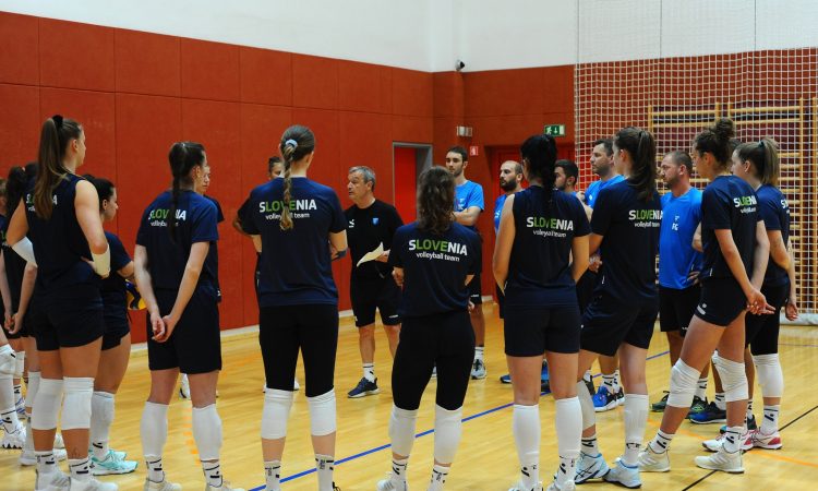 Slovenske odbojkarice na prvi pripravljalni tekmi proti Grčiji igrale 2:2 