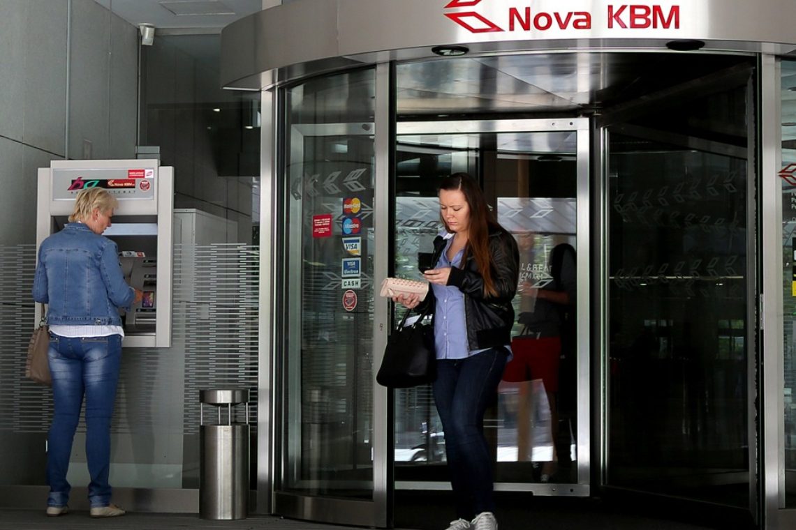 Banke v šestih mesecih medletno več kot podvojile dobiček