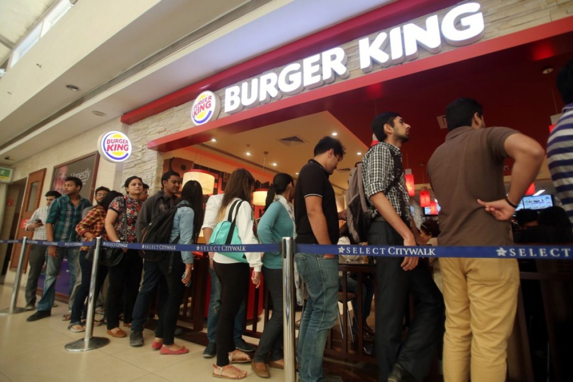 Burger King v Indiji zaradi visokih cen iz svojih jedi umaknil paradižnik