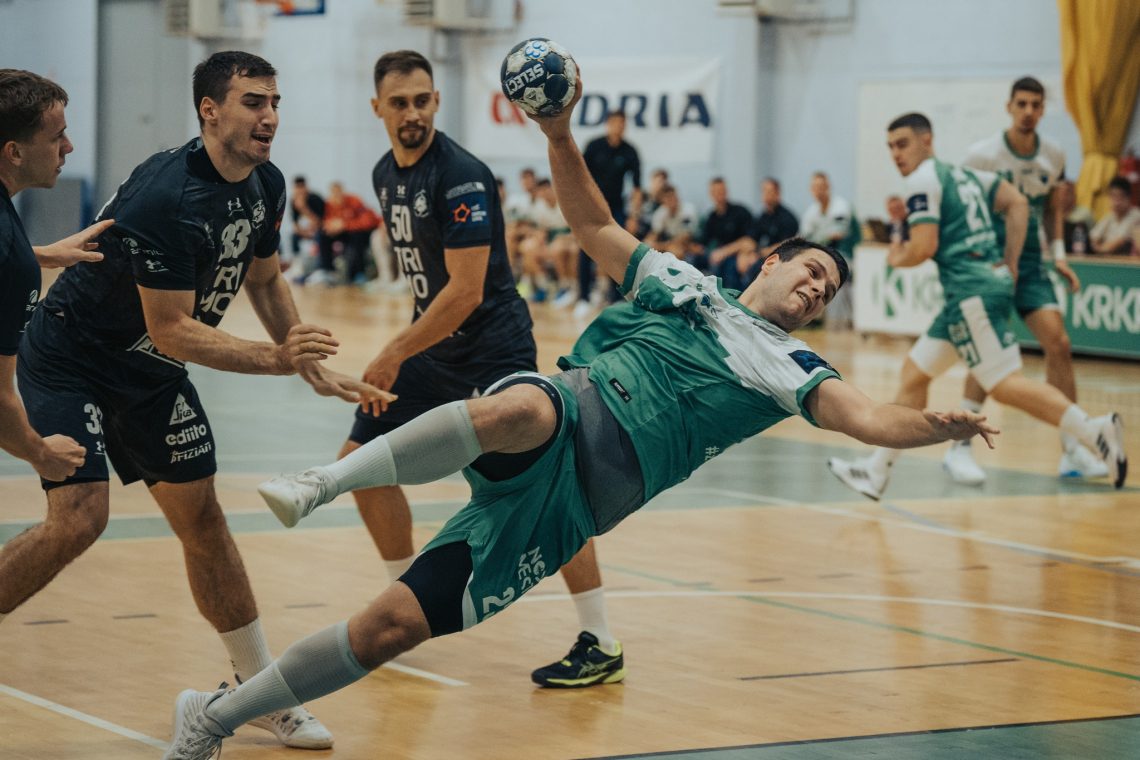 Rokometaši trebanjskega Trima so v 5. krogu lige NLB v gosteh premagali Krko s 30:25 