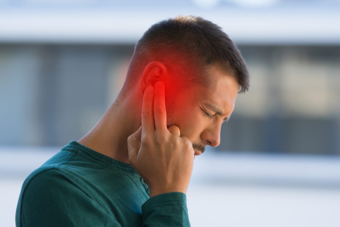 Kaj je otitis? Kako prepoznati simptome in kako se zdravi?
