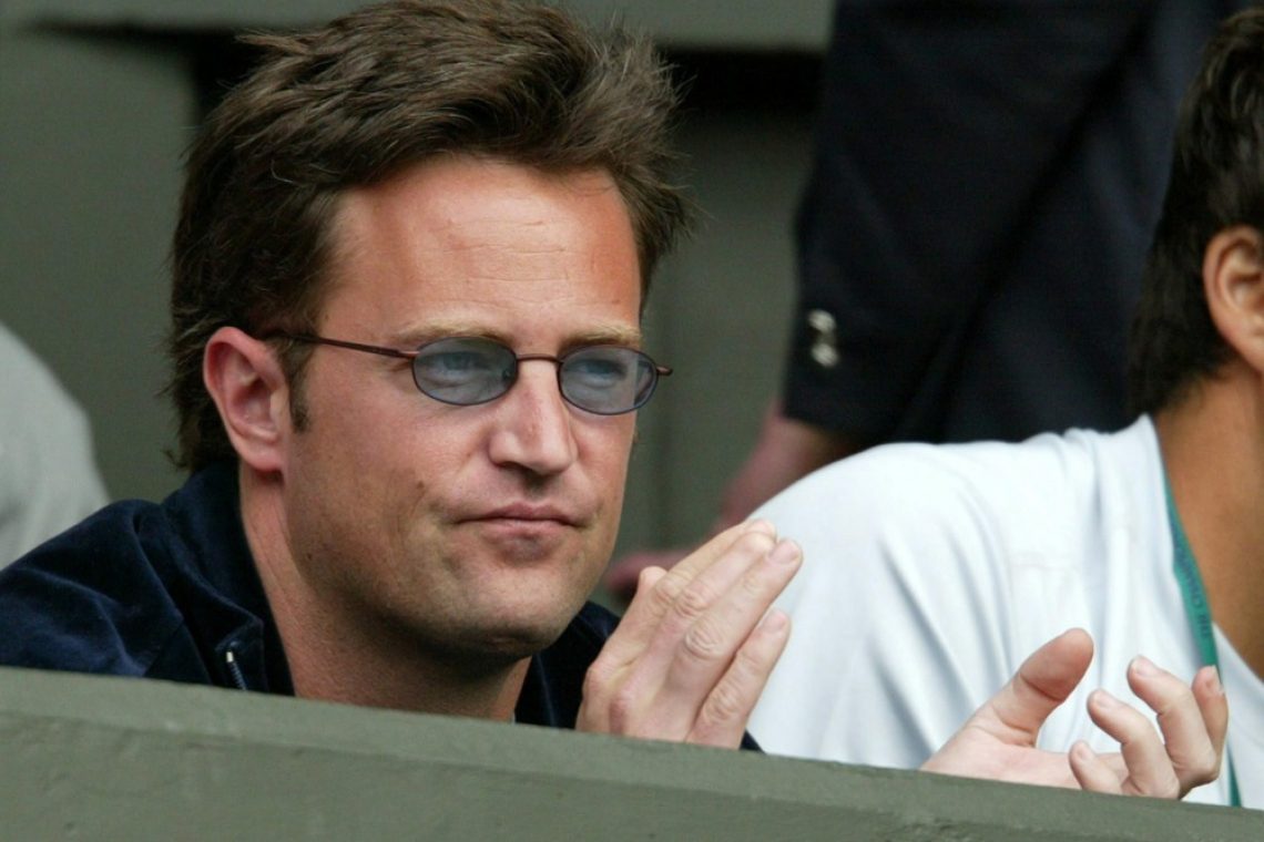 Umrl ameriški igralec Matthew Perry