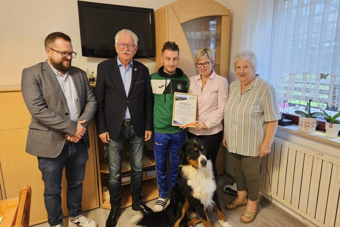 Rotary klub Zagorje Kum po poplavah pomagal zasavski družini do toplega doma