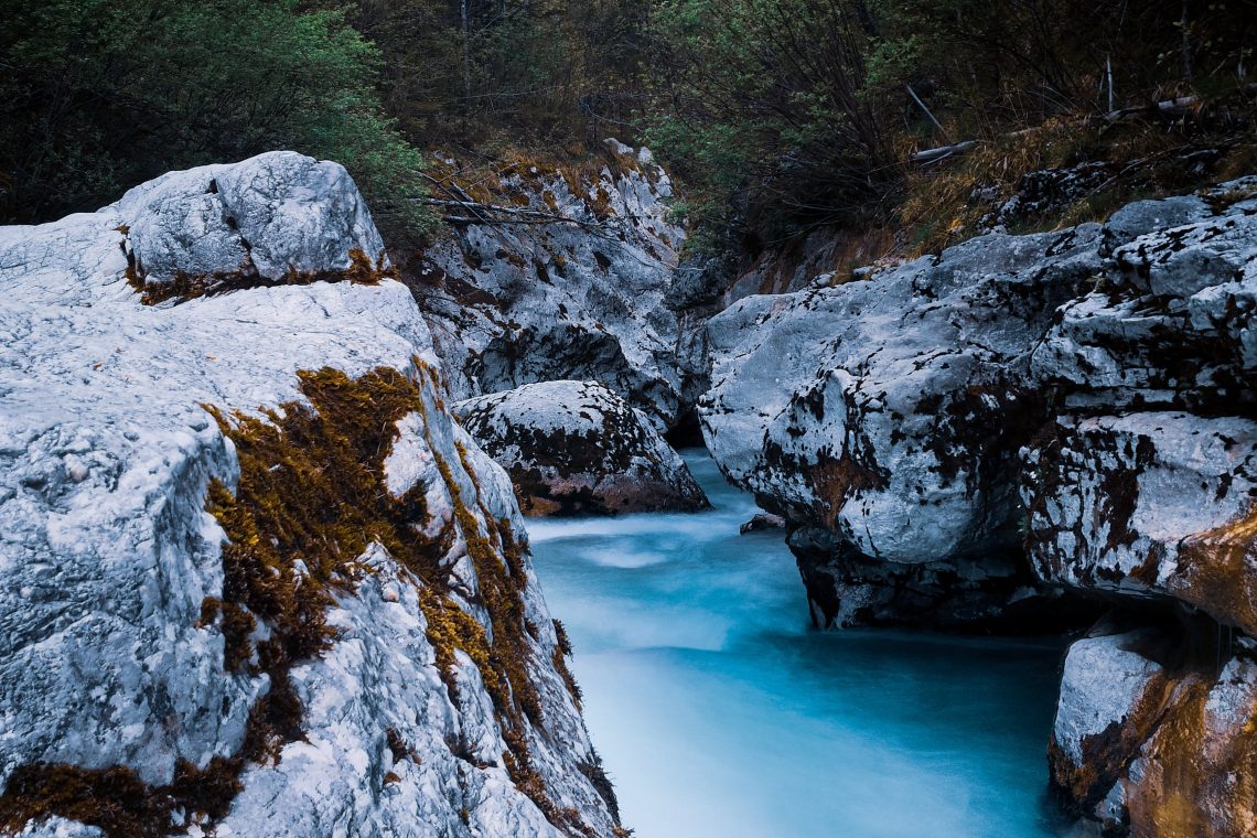V občini Tolmin se razmere še niso umirile, na več lokacijah nevarnost plazov