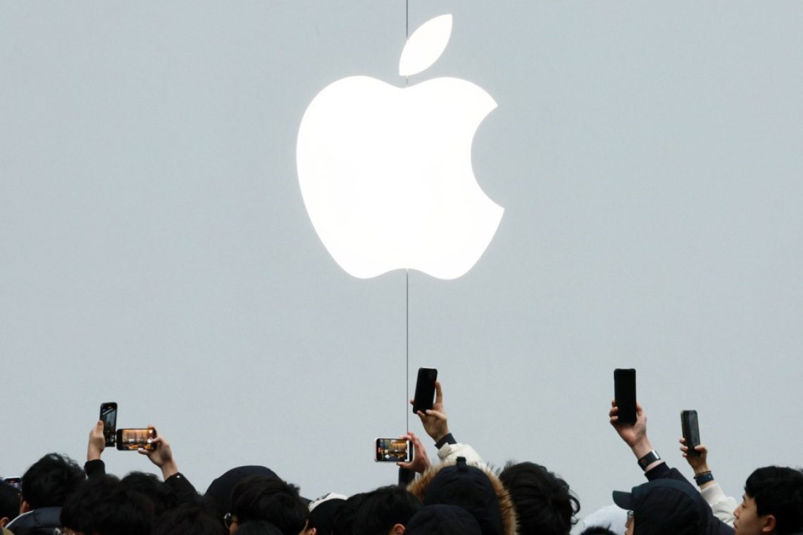 Apple po 12 letih z vrha lestvice najbolj prodajanih telefonov izrinil Samsung