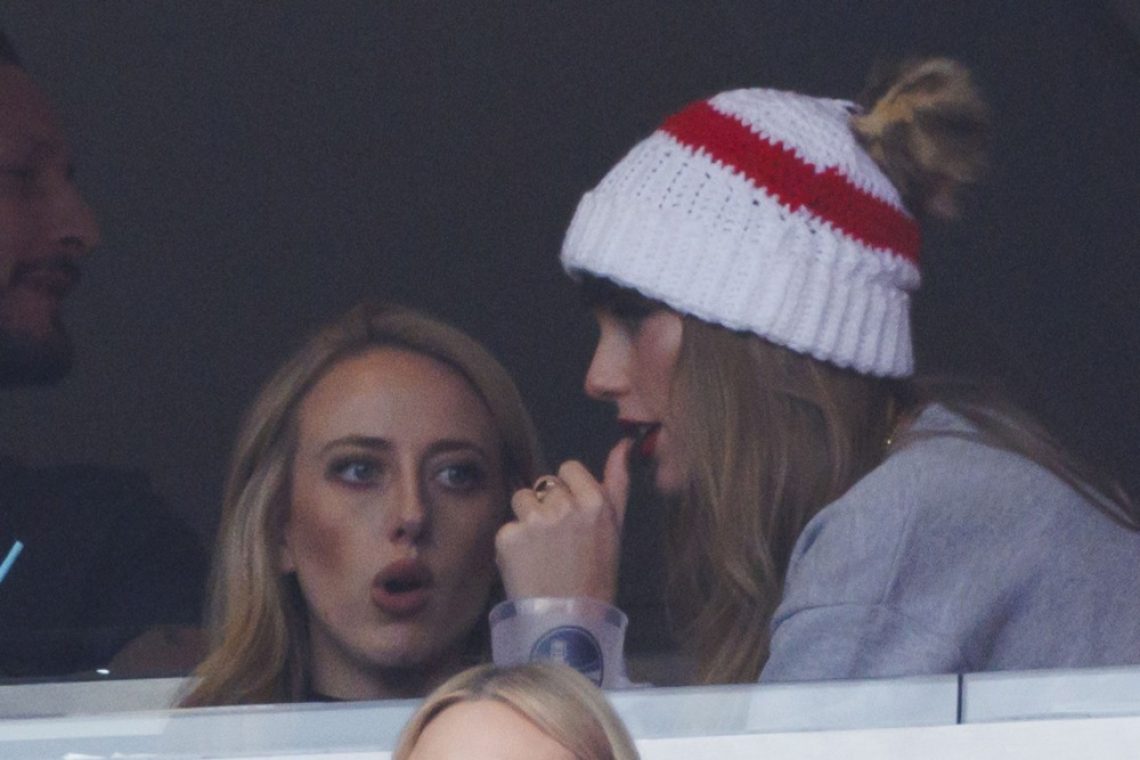 Po spletu krožijo lažne gole fotografije Taylor Swift 