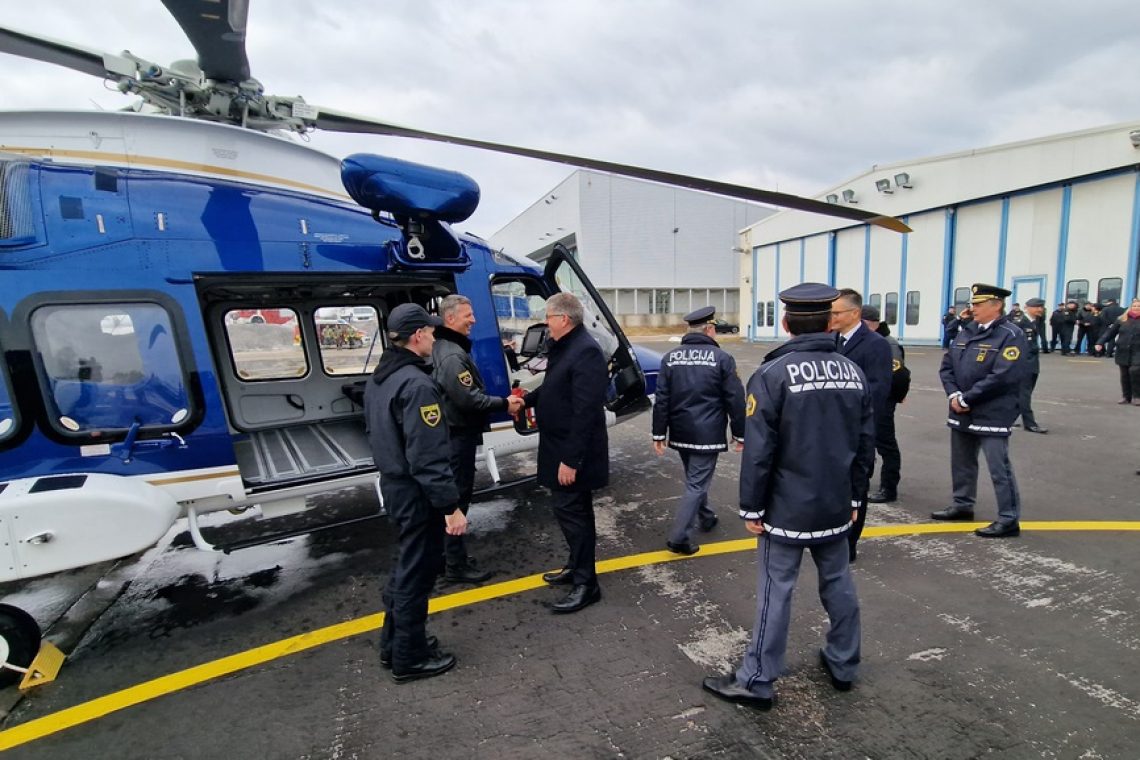 Letalska policijska enota bo odslej uporabljala še tretji večnamenski helikopter
