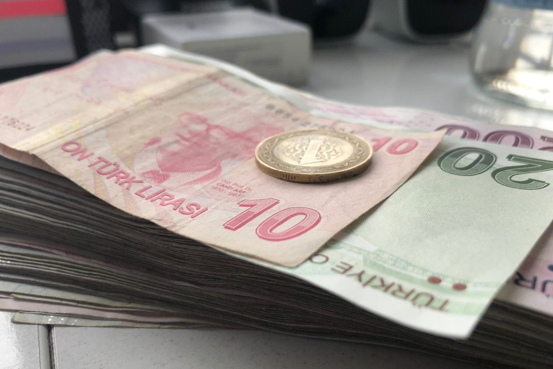 Stopnja inflacije v Turčiji presegla 67 odstotkov
