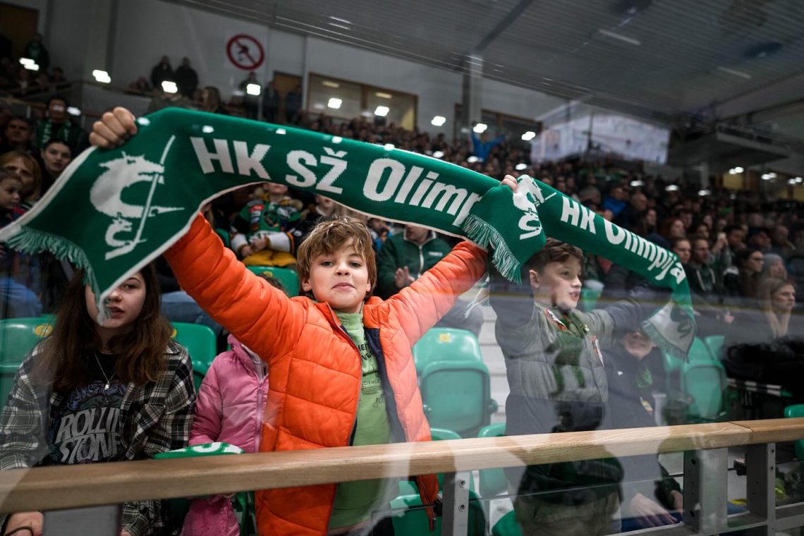 Hokejisti SŽ Olimpije so v tretji finalni tekmi državnega prvenstva na domačem terenu premagali Sij Acroni Jesenice in povedli s 3:0 v zmagah