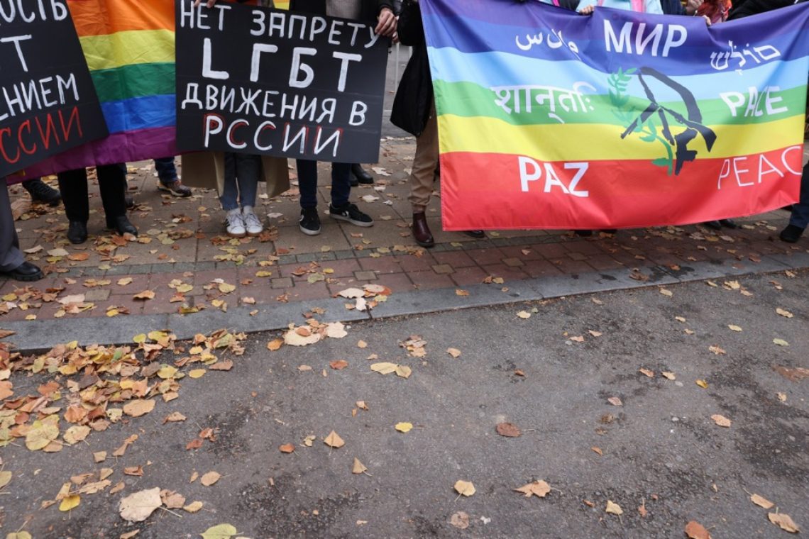 V Rusiji zaradi "ekstremizma" aretirali lastnika gejevskega bara